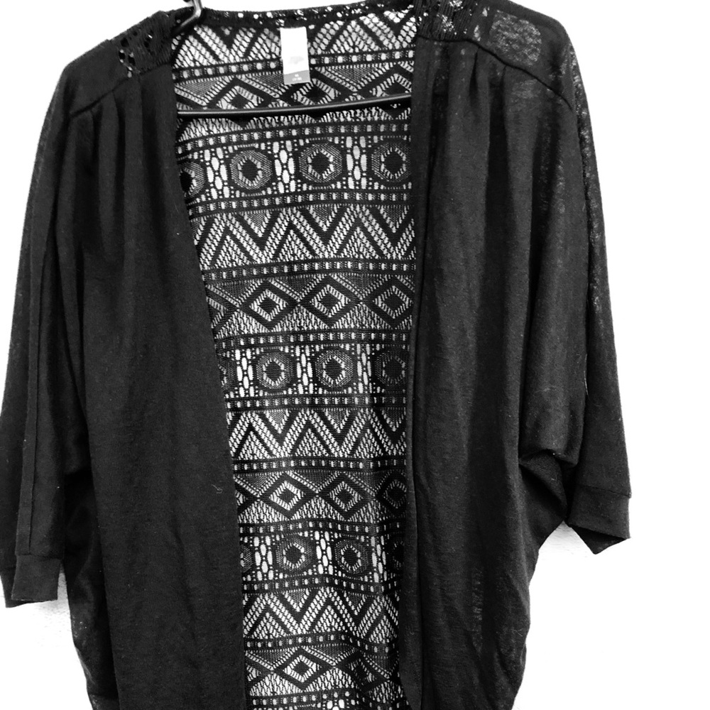 (M) No Boundaries Black, Lace Back cardigan top